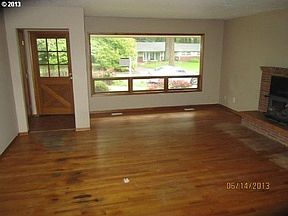 3rd image of 804 SE 96th Ave