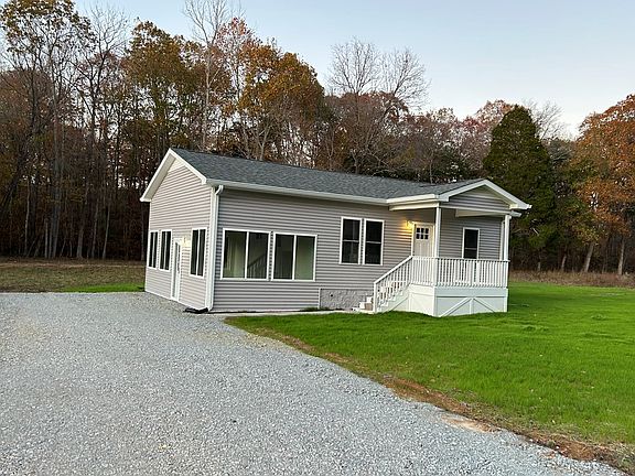 3rd image of 218 Spencer Ln