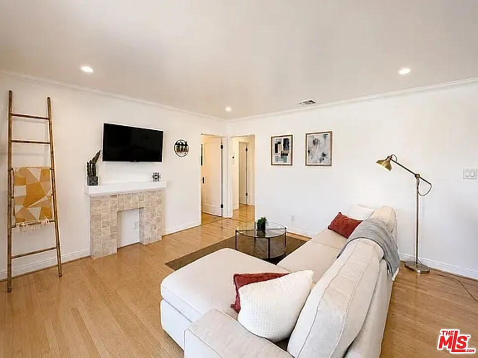 3 bed, 2.0 bath, 1400 sqft, $6,000 — Photo 4