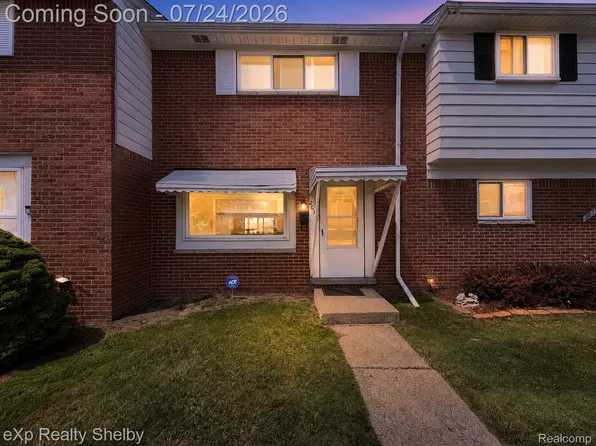 20115 Merle Ct, Clinton Township, MI 48035