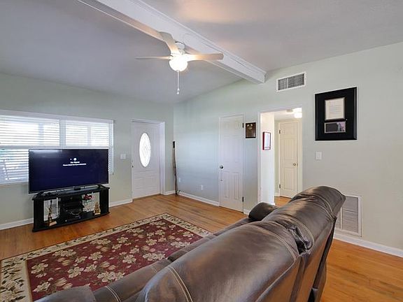 2nd image of 118 N Park Ave