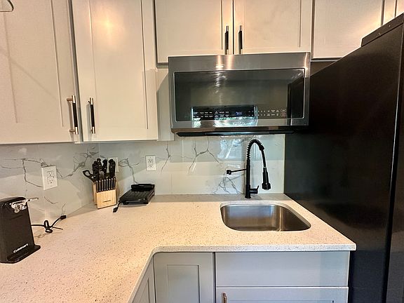 5th image of 2376 Pembrook Dr