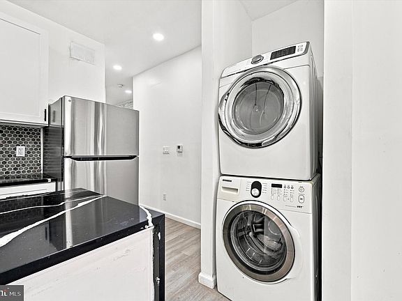 4th image of 2328 Nicholas St