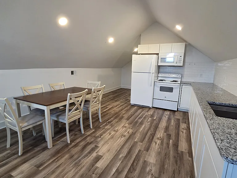 319 Gray Ave #A — Photo 6