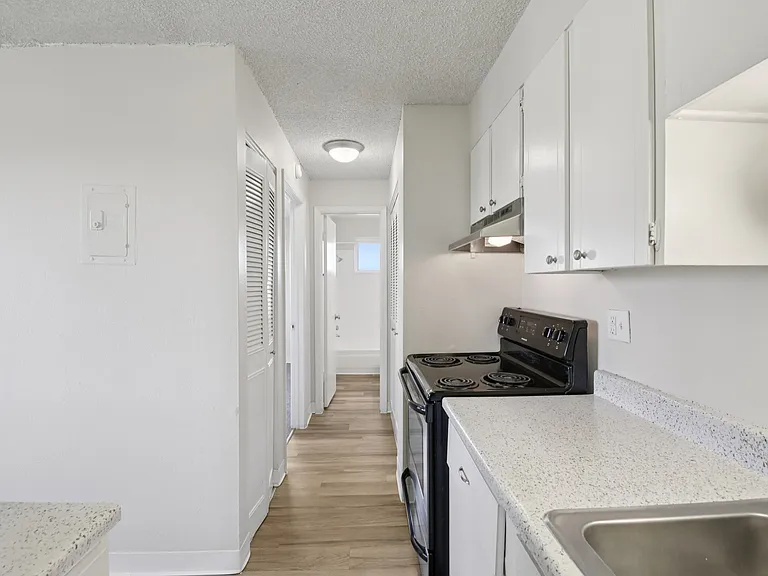 Meridian Garden Apartments — Photo 6