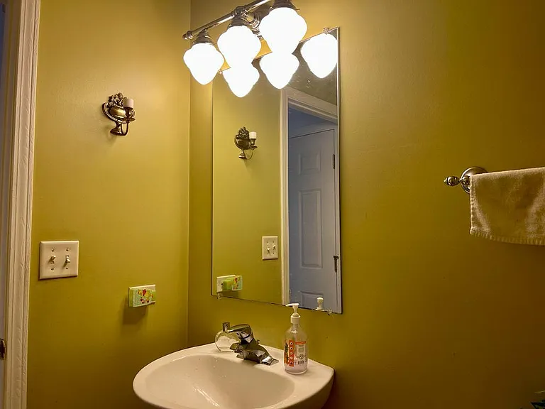880 Genesee Dr — Photo 29