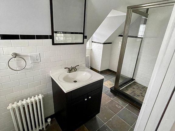 5th image of 1640 Whitney Ave Floor 2
