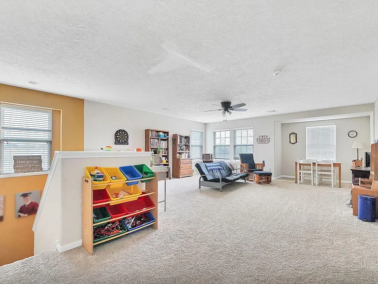 692 Casual Ln — Photo 18