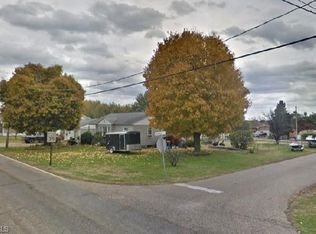 1121 Putnam Howe Dr, Belpre, OH 45714