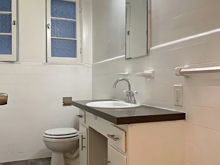909 S Serrano Ave — Photo 18