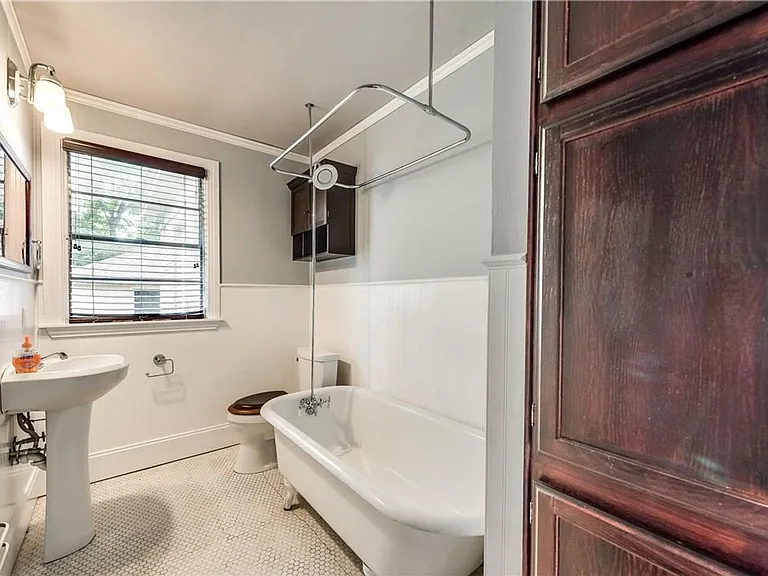 1423 Hollywood Ave — Photo 21