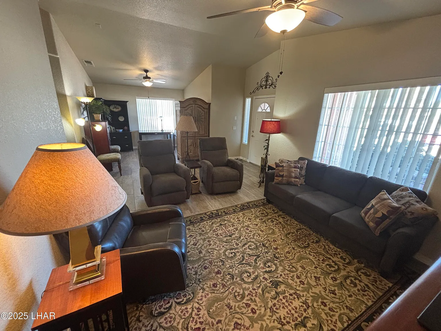 3 bed, 2.0 bath, 1887 sqft, $2,300 — Photo 4