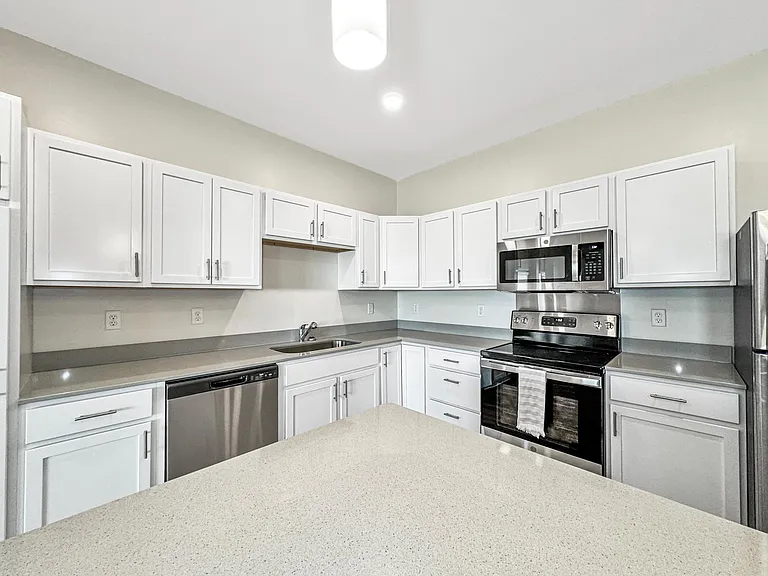 Stratford Pointe — Photo 29