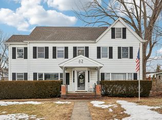 82 Vernon Ave, East Norwich, NY 11732
