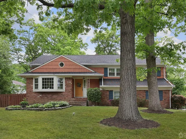 9 Wayland Dr, Matawan, NJ 07747
