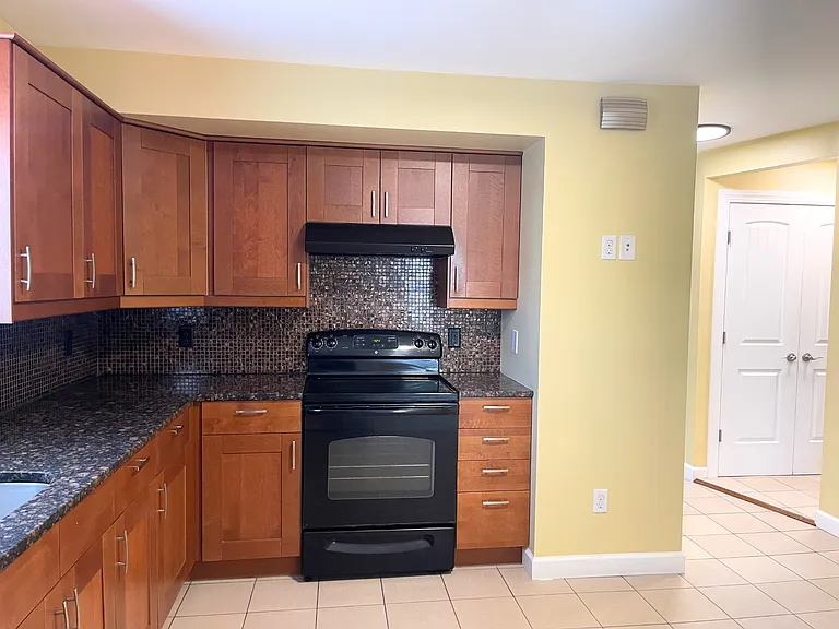 17 Proctor St #1 — Photo 10