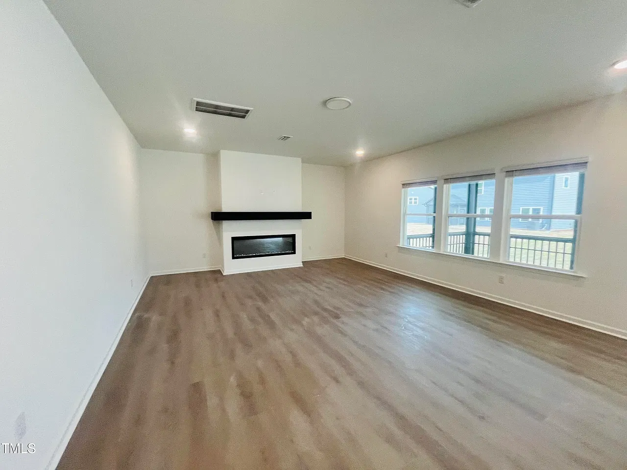 4 bed, 3.5 bath, 2852 sqft, $2,950 — Photo 4