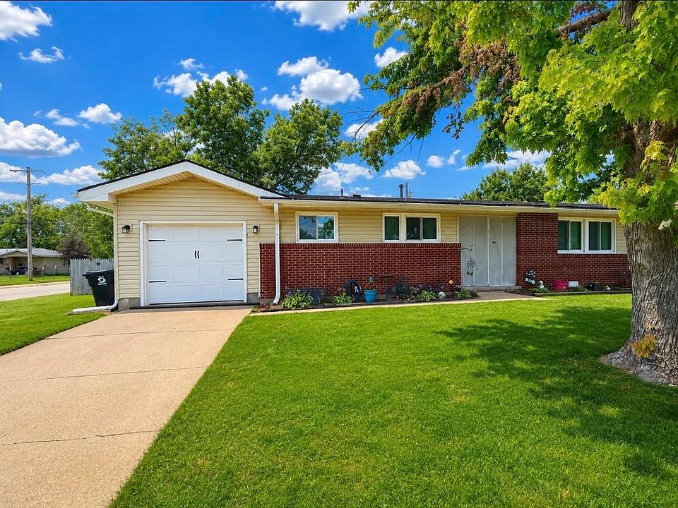 1st image of 801 Greenbriar Dr