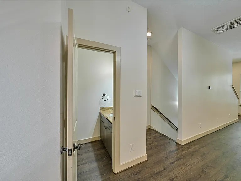 2422 Navigation Blvd #E — Photo 19