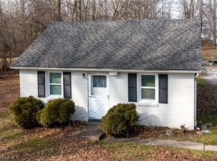 39046 E River Rd, Elyria, OH 44035