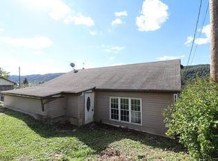 212 Girard St, Roaring Spring, PA 16673