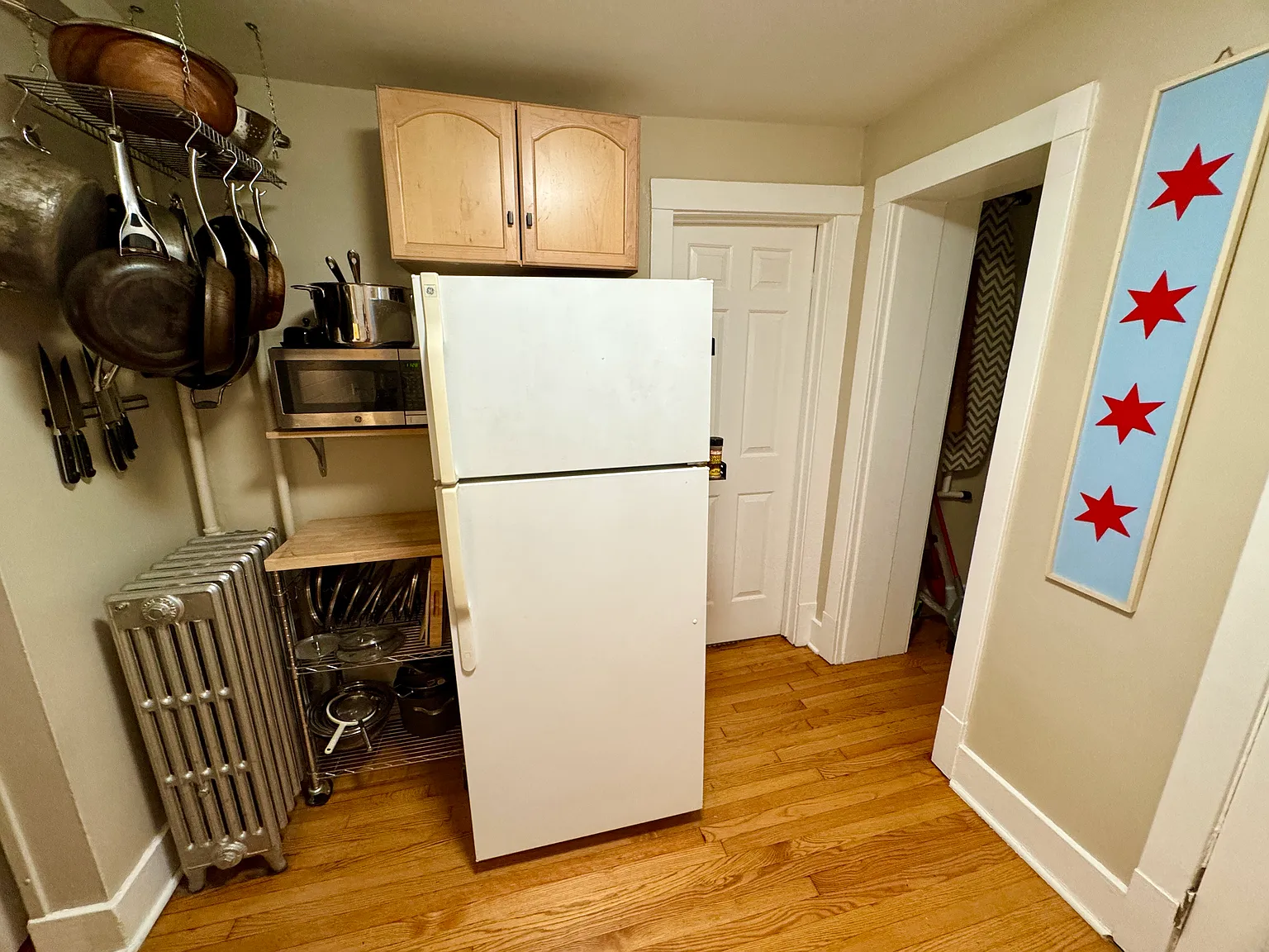 2 bed, 1.0 bath, 800 sqft, $1,800 — Photo 2