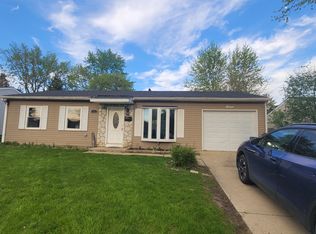 7 Ridge Cir, Streamwood, IL 60107