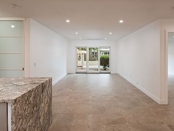4th image of 4600 Lamont St #123