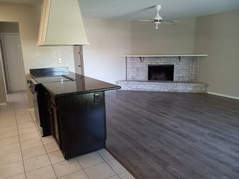 3 bed, 1247 sqft, $1,895 — Photo 1