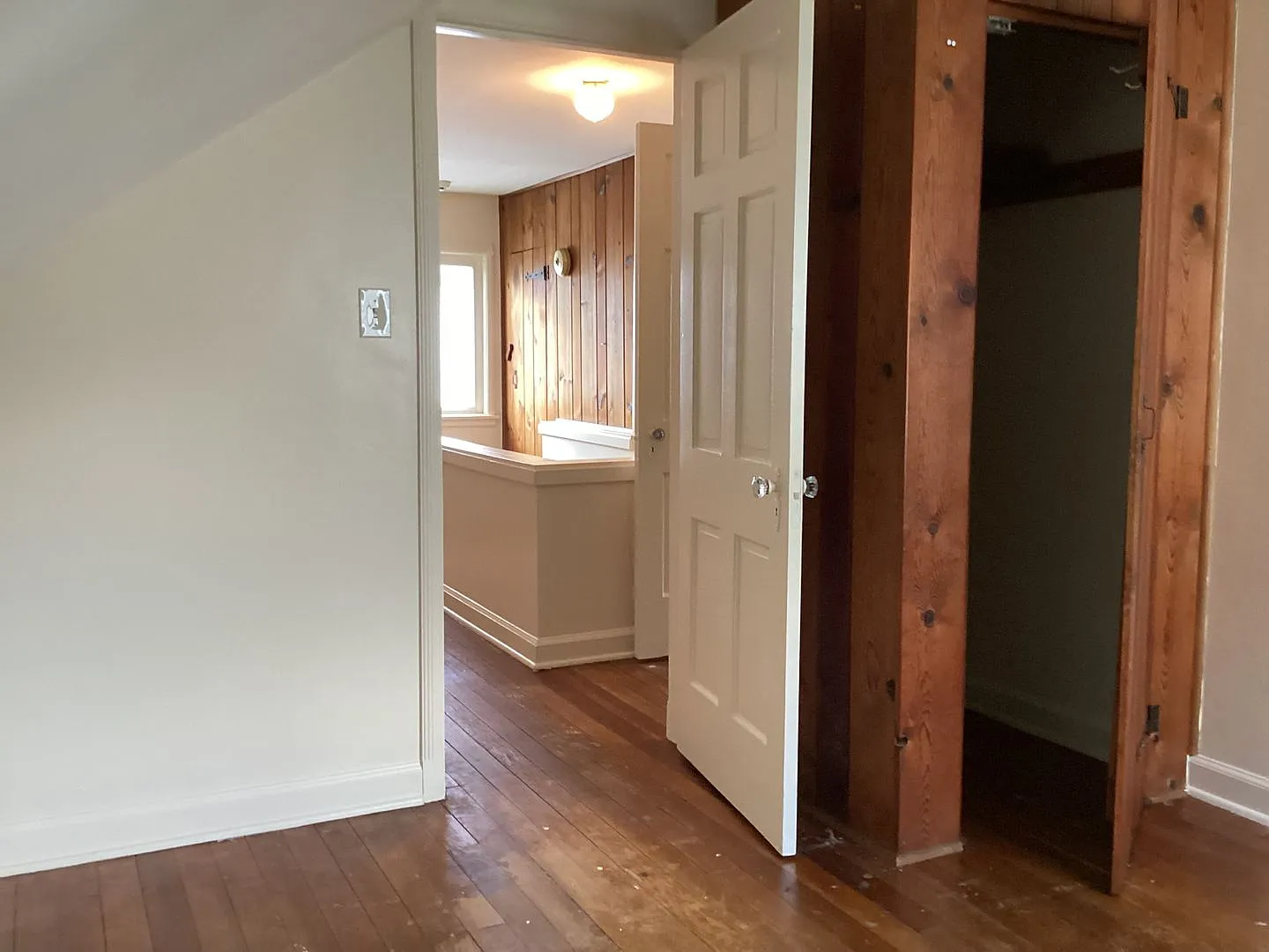 4 bedroom single family home with off street parking — Photo 3