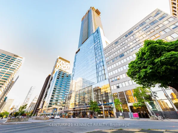 488 University Ave, Toronto, ON