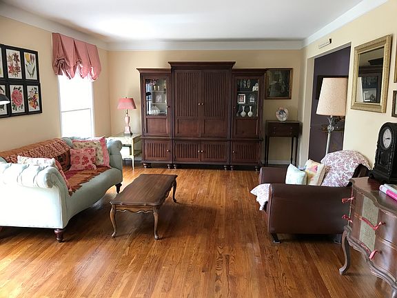 3rd image of 4254 Pinehurst Dr