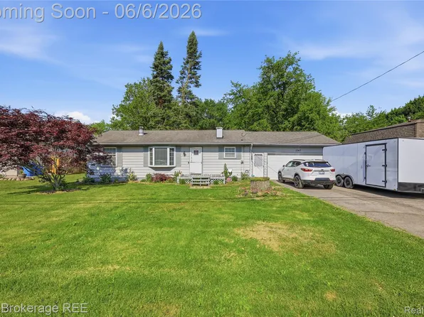 1747 Manse Rd, Waterford, MI 48328