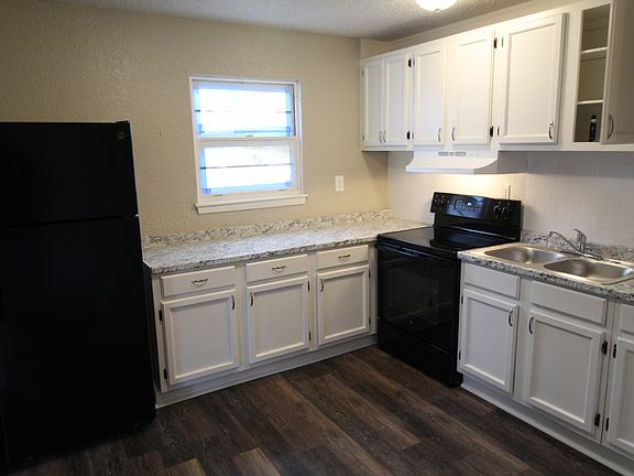 4th image of 4826 Woodend Ave