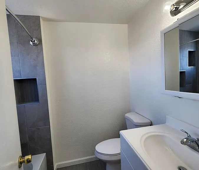 212 Hillcrest Dr #4 — Photo 10