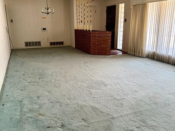 3rd image of 1225 N Avenue F
