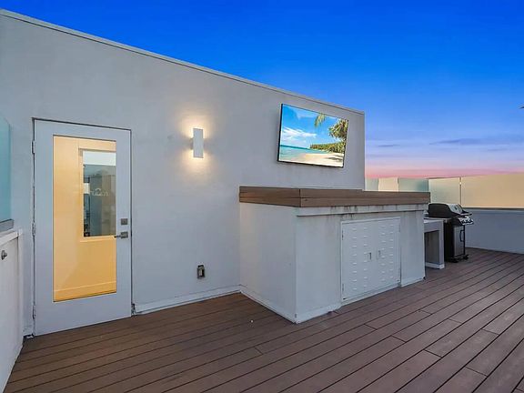 The Perfect Hollywood Rooftop Escape