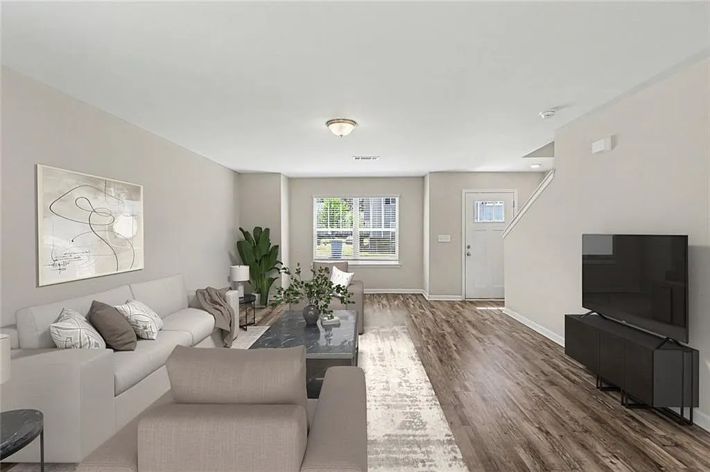 4 bed, 2.5 bath, 1648 sqft, $1,995 — Photo 2