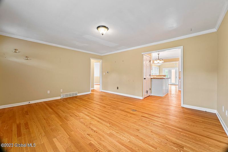 5th image of 2241 Niskayuna Dr Drive