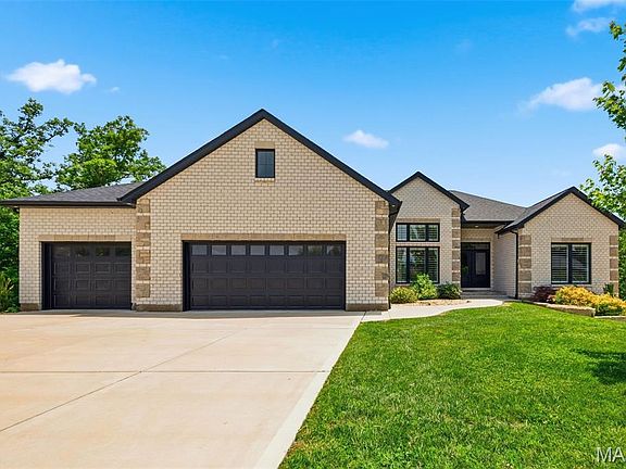2nd image of 222 Redmond Pines Dr