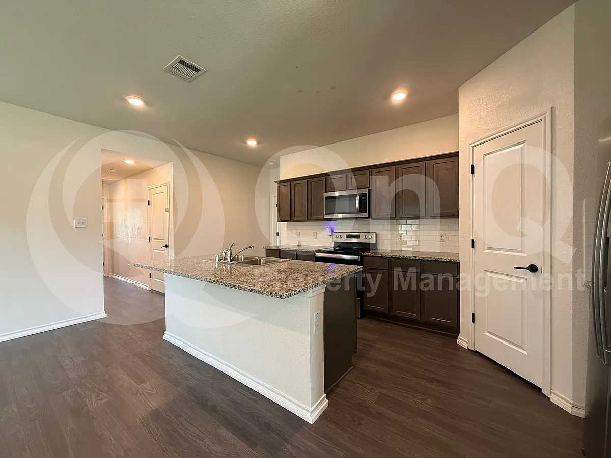 3 bed, 2.0 bath, 1531 sqft, $2,125 — Photo 4