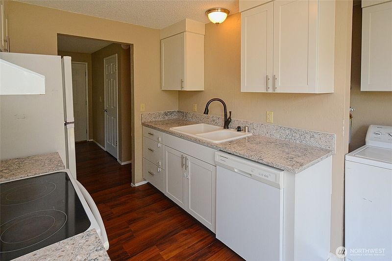 5th image of 11410 Prairie Court SE