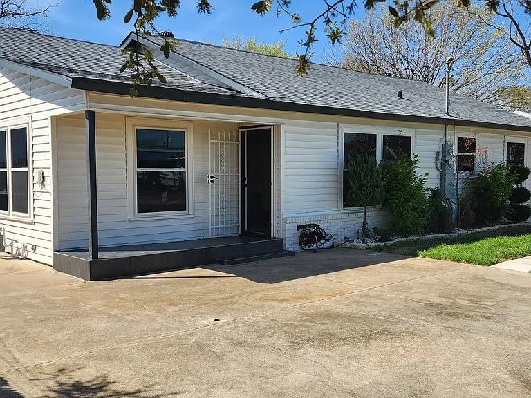 2 entrances, 2 gates, 2 driveways, 2 homes