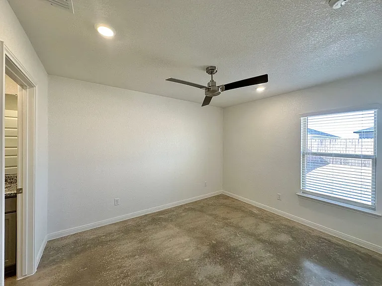 905 Cherry Laurel Ln — Photo 22
