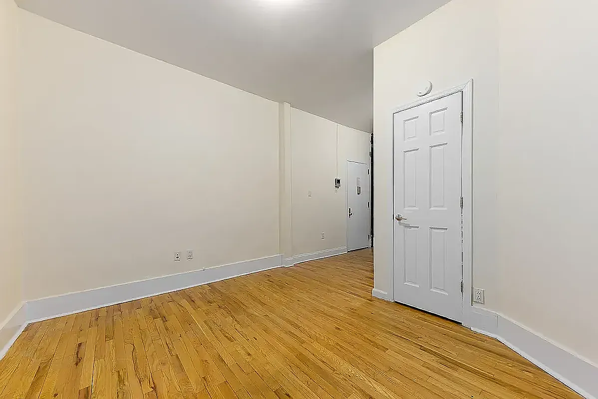 Building Photo - 339 E 12th St #12BA