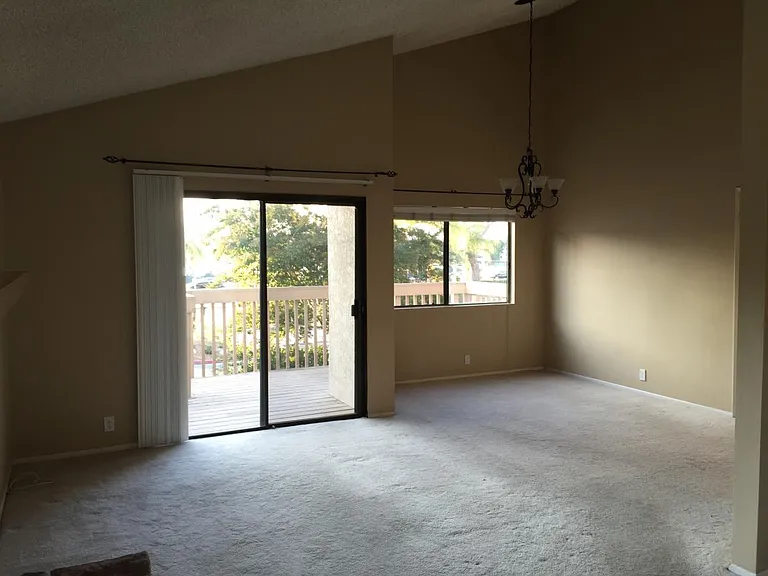 19105 Shoreline Ln — Photo 2