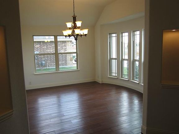4th image of 4311 Carnation Ln