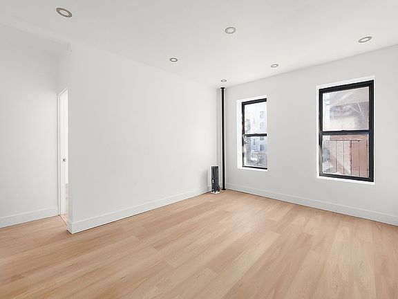 2nd image of 343 Bedford Ave Unit D2