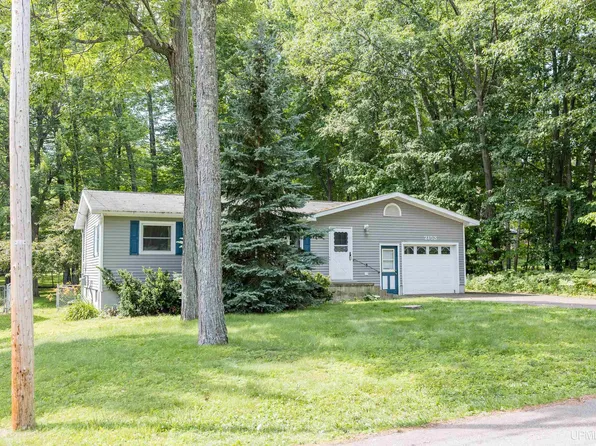 2153 Cherry St, Marquette, MI 49855