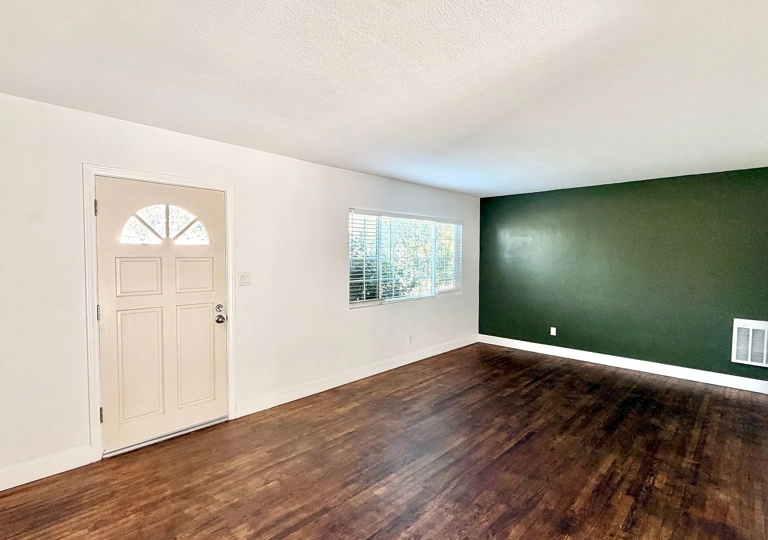 Sweet Single-Story with Private Yard Space and Off-Street Parking, Minutes to Downtown Fallbrook ... — Photo 4